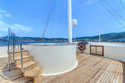 Deluxury Yacht Charter
