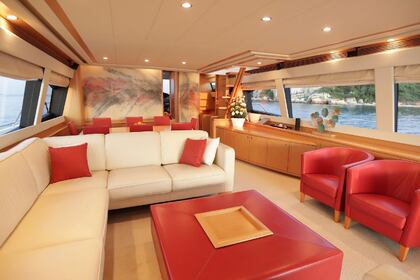 FELINA Ferretti 830