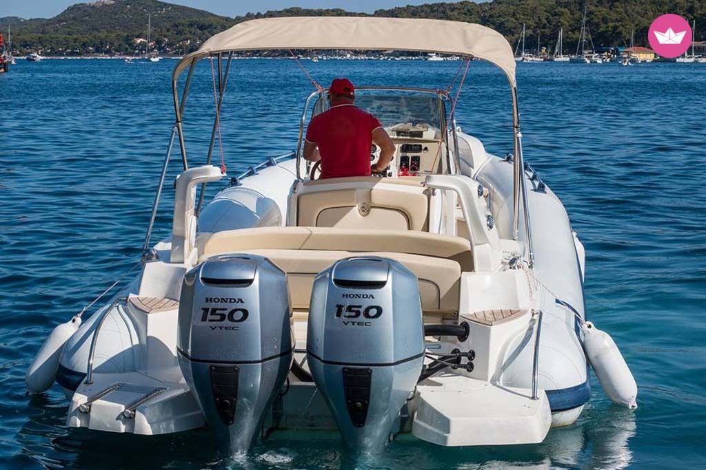 Semi-rigide Marlin 26 300cv 5