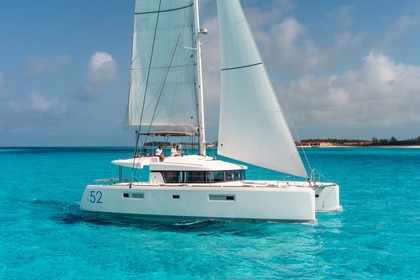 Location Catamaran Lagoon-Bénéteau Lagoon 52 F - 6 + 2 cab. Olbia