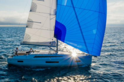 Charter Sailboat Beneteau Oceanis 401 Dénia