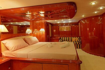 Luxury Motor Yacht With Jacuzzi in Bodrum