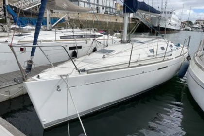 Hire Sailboat  FIRST 31.7 - BEURRE SUCRE Arzon
