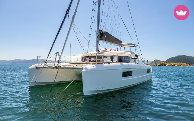 Catamaran LAGOON 43 (4 CAB + 2) / 4 SDB 13m 5