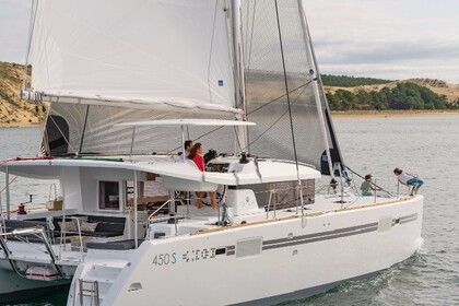 Charter Catamaran Lagoon Lagoon 450 S with watermaker & A/C - PLUS Les Sables-d'Olonne