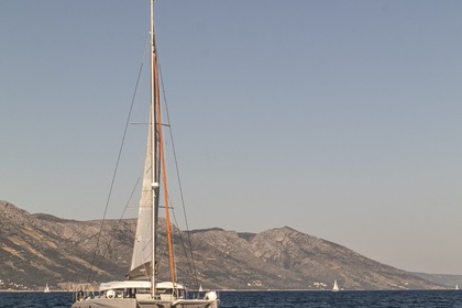 Verhuur Catamaran Beneteau Excess 14 Rodi Garganico