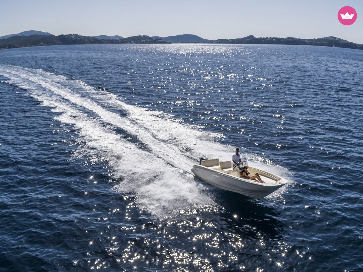 Bateau à moteur INVICTUS 190 FX 115cv 4