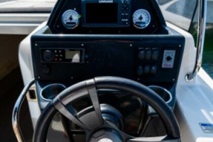 Quicksilver Activ 755 SunDeck with 300 HP