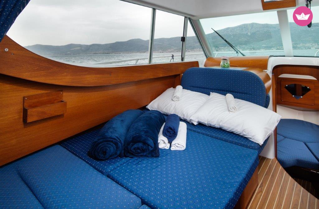 Charter Motorboat Jeanneau Merry Fisher 805 Split