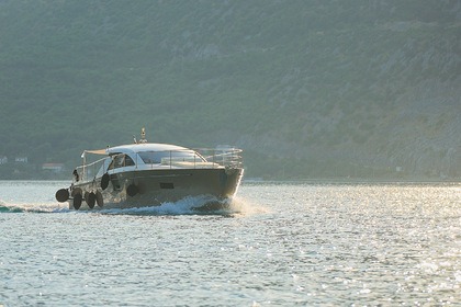 Charter Motor yacht Cyrus Cyrus 13.8 hard top Tivat