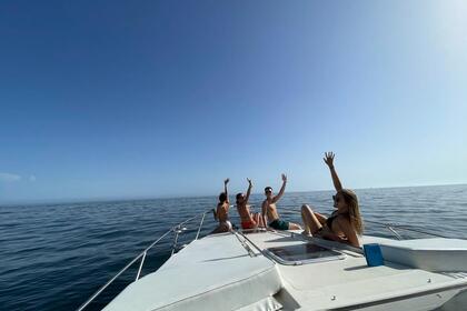 Alquiler yate a motor incluye combustible