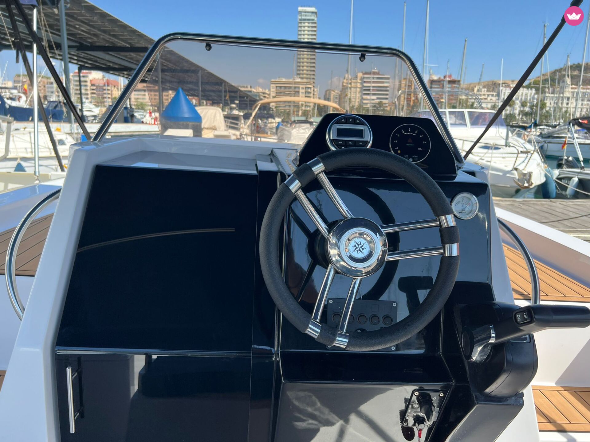 Bateau à moteur Cattleya X6 cabin 115cv 4