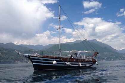 Hyra båt Guletbåt Motoveliero 13 Gardasjön