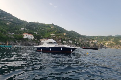 Hire Motor yacht Chris Craft 37 Corvette Amalfi