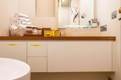 38m HR Yacht with 2 Jacuzzi B87!