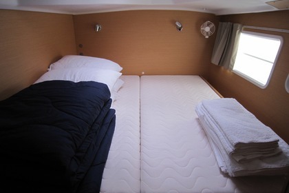 Катамаран Lagoon 380