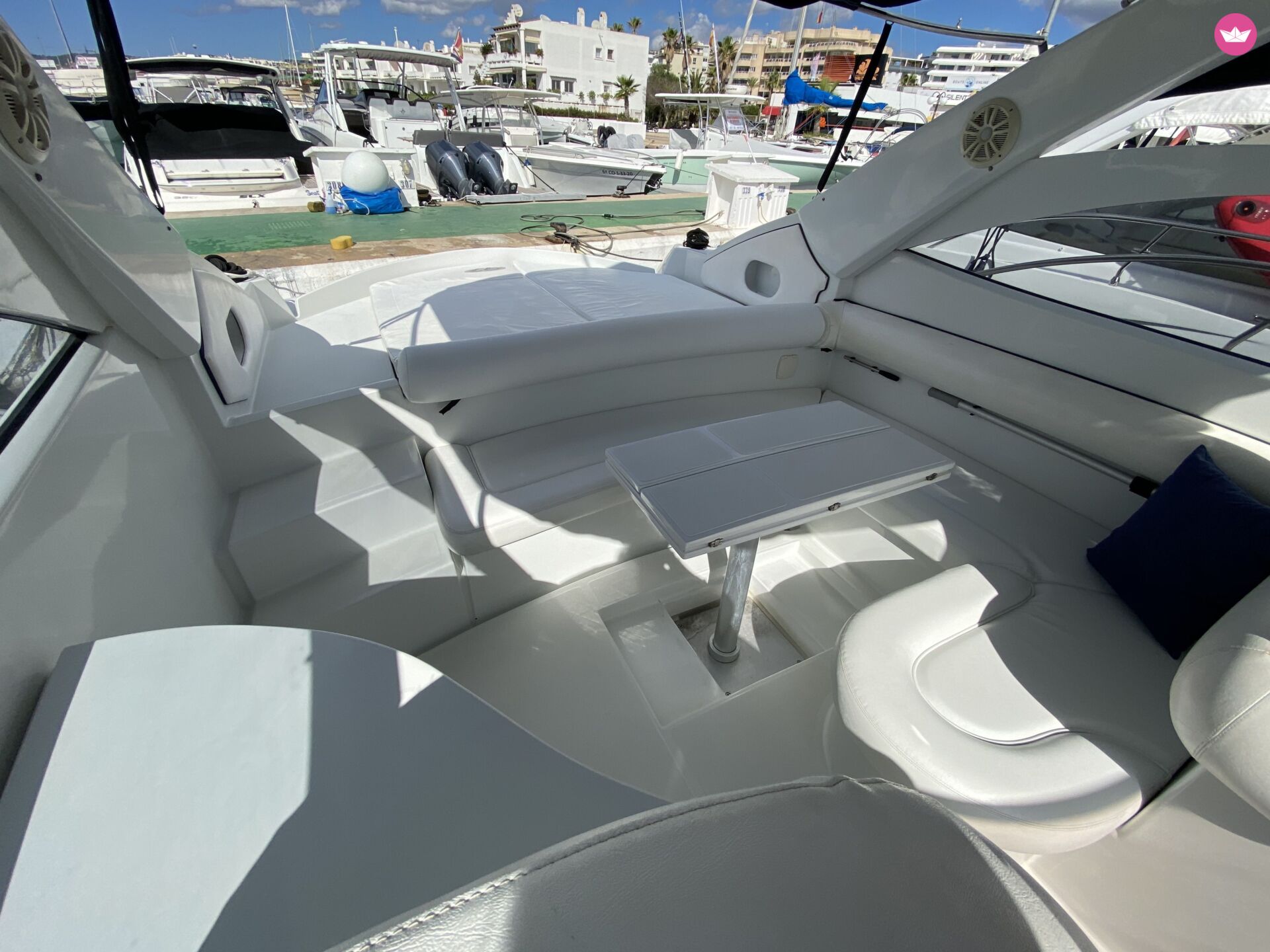 Bateau à moteur Pershing 37 700cv 5