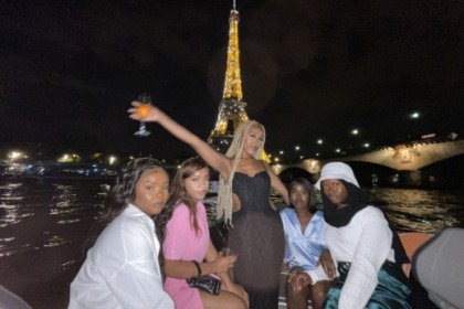 Prywatna łódź w Paryżu