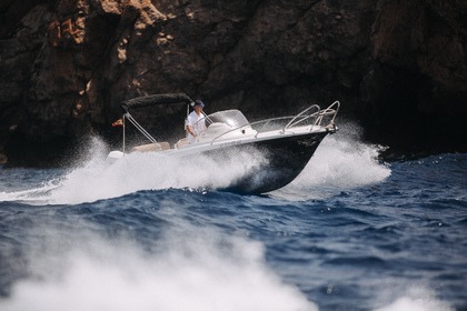 Alugue este iate para conhecer Menorca e suas prai