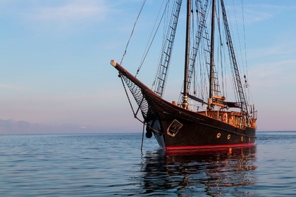 Luxury Motorsailer in Athens & Mykonos!