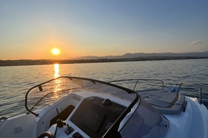 Charter Motorboat Beneteau Flyer 8 sundeck V2 Antibes