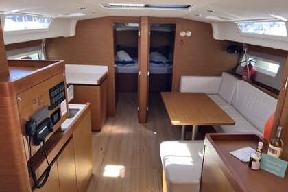 Rental Sailboat Jeanneau Sun Odyssey 490 Volos