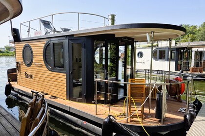 Charter Houseboat Nautilus Hausboote Nautiki mini 4 mit Kamin - führerscheinfrei Berlin