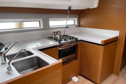 Rental Sailboat Jeanneau Sun Odyssey 440 Volos
