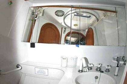 BATEAU PARTAGÉ AUTOUR DES ÎLES DE LA MER IONIENNE.