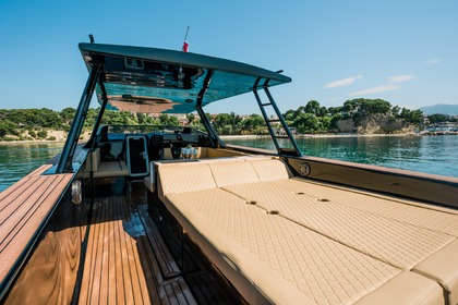 Charter Motorboat Colnago 35 Split