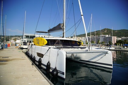 Verhuur Catamaran  Isla 40 (A/C & Watermaker & Generator - 4+1 Cabins Kavala