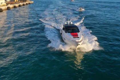 Charter Motorboat Targa 65' Fairline Miami Beach