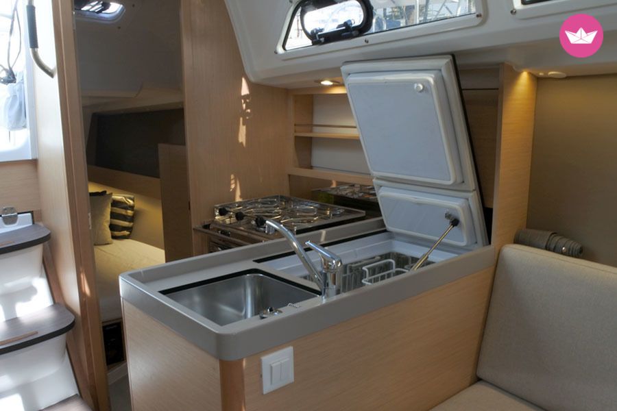 Sailboat Beneteau Oceanis 30.1 for hire