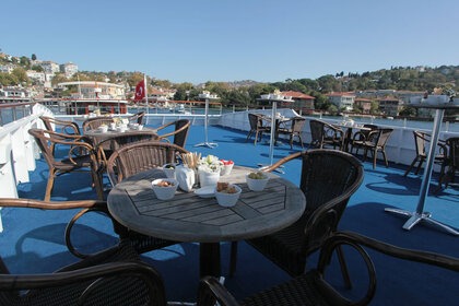 Luxury motor yacht for 120 people B2