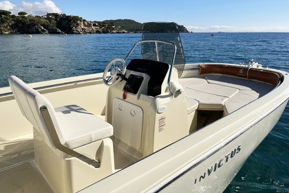 Invictus 190 FX - elegant motorboat to enjoy the Costa Brava