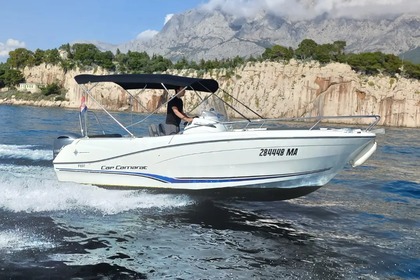 Rental Motorboat Jeanneau Cap Camarat 6.5 CC Serie3 Makarska