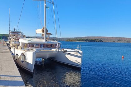 Charter Catamaran Lagoon-Bénéteau Lagoon 400 S2 - 4 + 2 cab. Punat