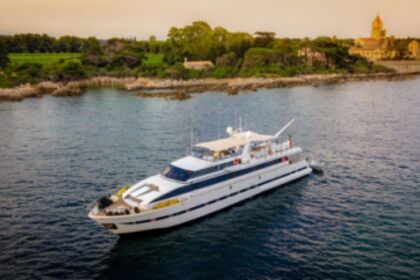 Location Yacht Versilcraft 31 Cannes