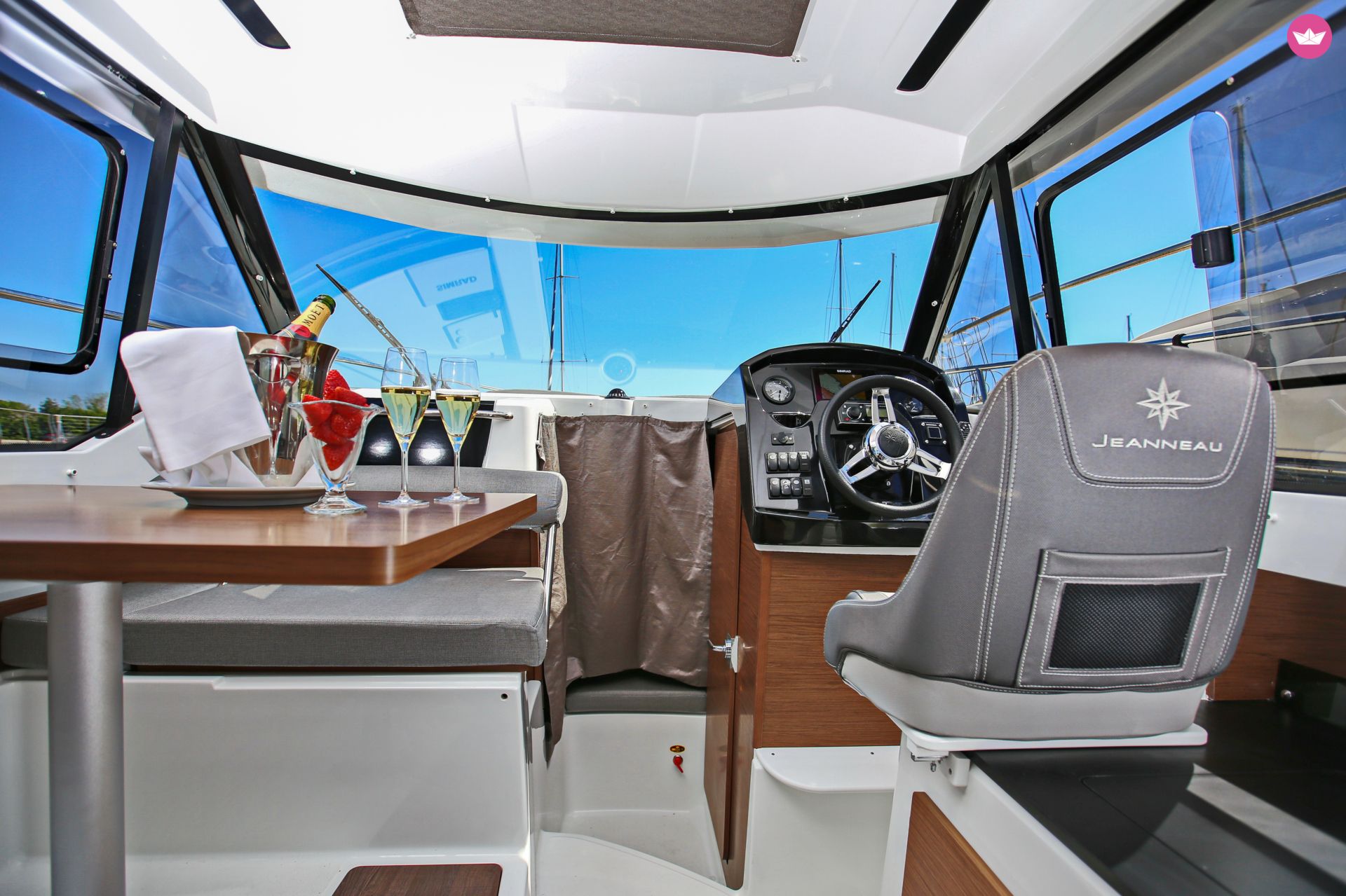 Charter Motorboat Jeanneau 795 Zadar