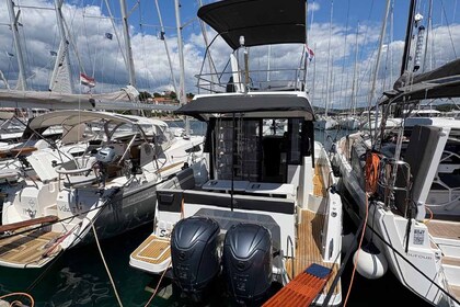 Noleggio Barca a motore Jeanneau Merry Fisher 1095 Fly Croazia