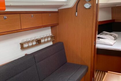 Rental Sailboat Bavaria Yachtbau Bavaria Cruiser 37 - 3 cab. Lelystad- Haven