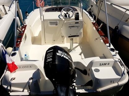 Location Bateau à moteur Jeanneau Cap Camarat Saint-Laurent-du-Var