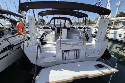 Hire Sailboat Dufour Yachts Dufour 44 - 3 cab. Alimos
