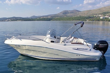 Rental Motorboat QUICKSILVER 635 COMMANDER Trogir