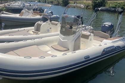 Location Semi-rigide Capelli 690 tempes Hyères