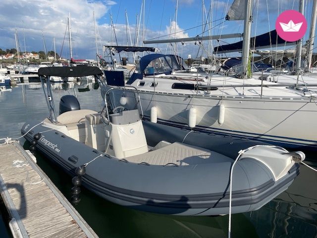 Semi-rigide Capelli Tempest 650 open 150cv 3