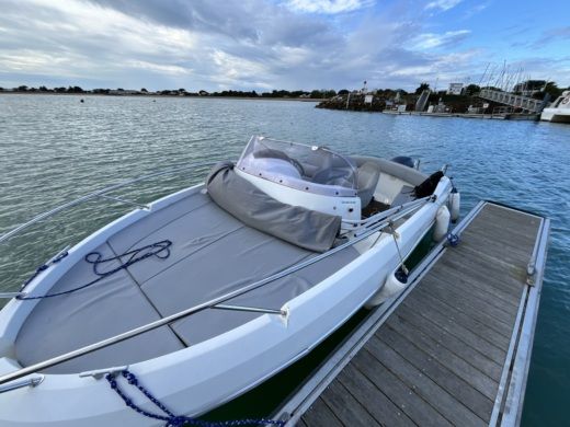 La Rochelle Motorboat Beneteau Flyer 650 Sundeck ☀️ alt tag text