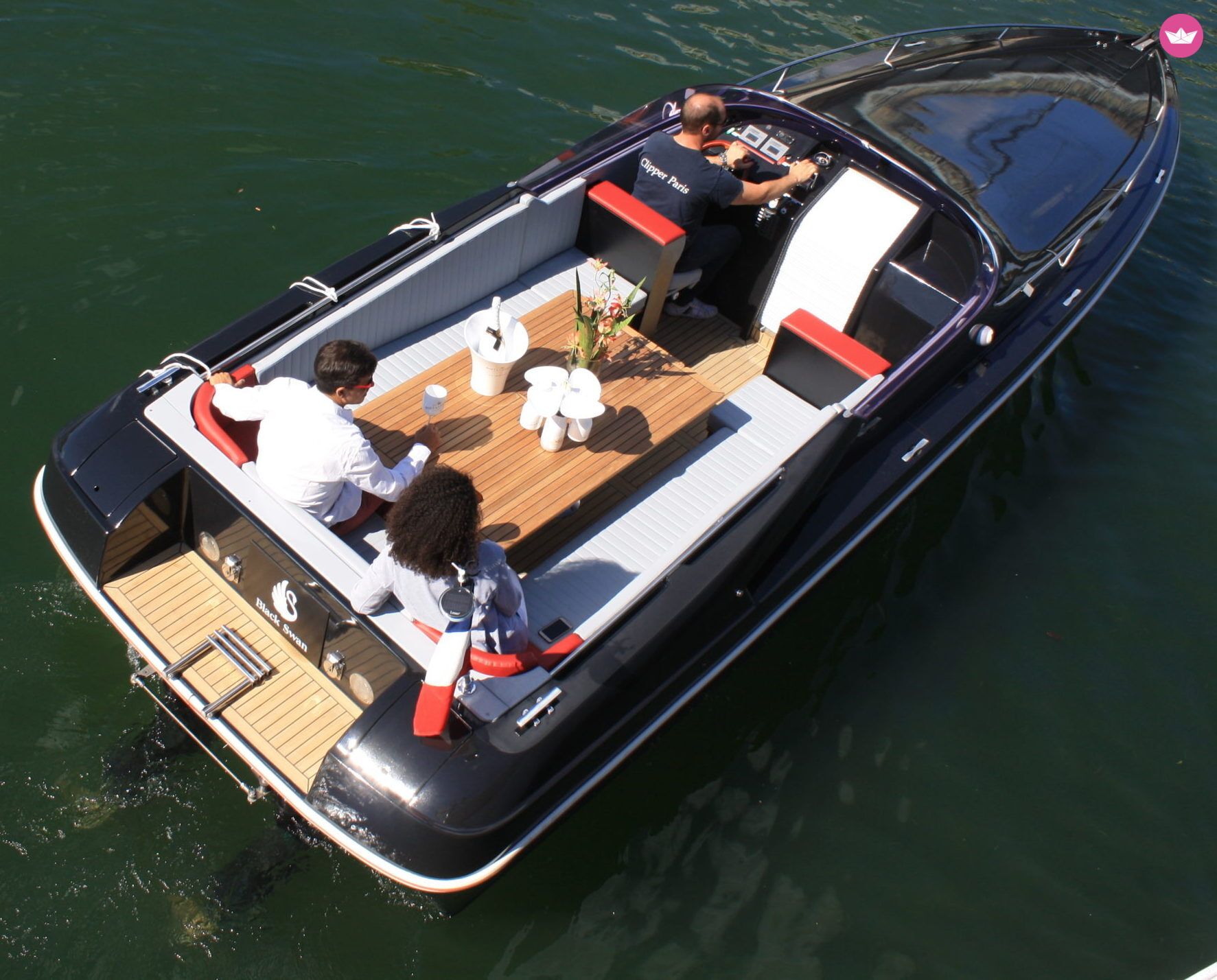 Bateau à moteur BLACK SWAN I 2