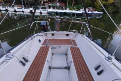 sailboat for a day trip on the river Erdre at 6, or a weekend at 4, no permit required
