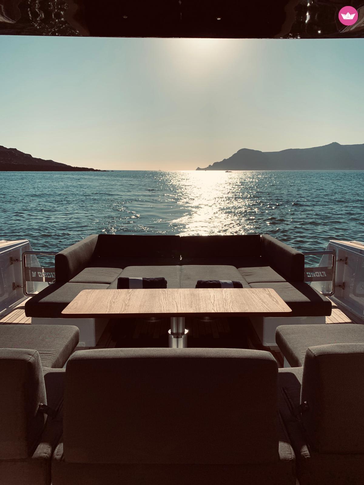 Rental motorboat in Athens  